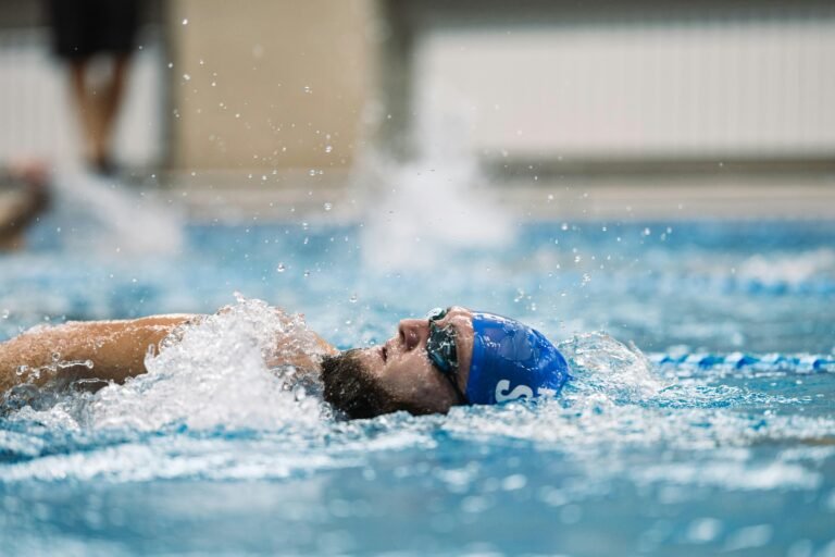 游泳會在社區服務中的參與：泳會社會責任